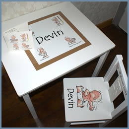 Geboortetafel_en_stoel_set_naar_aanleiding_van_geboortekaartje